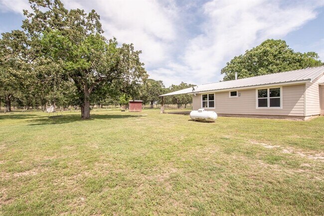 Building Photo - 2205 Co Rd 122