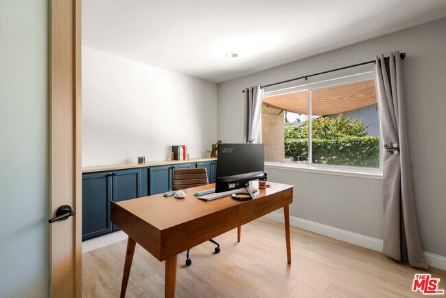 Building Photo - 28667 Acacia Glen St