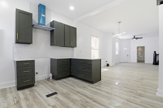 Building Photo - 29 N State Ave