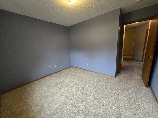 Building Photo - 2521 S 40th St