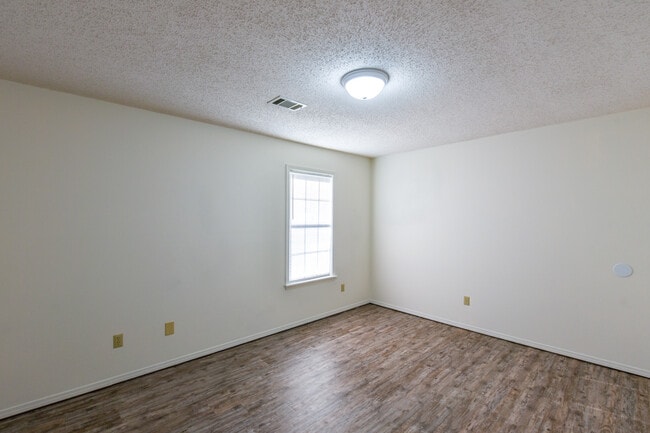 Building Photo - 107414 S 4770 Rd