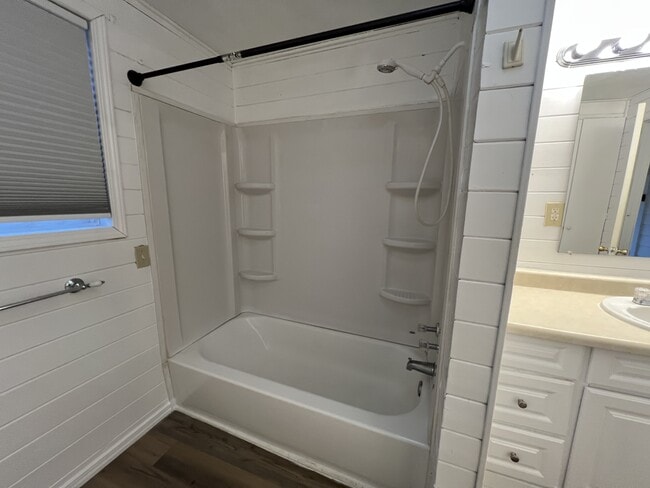 Building Photo - 1803 SE Salem Ave