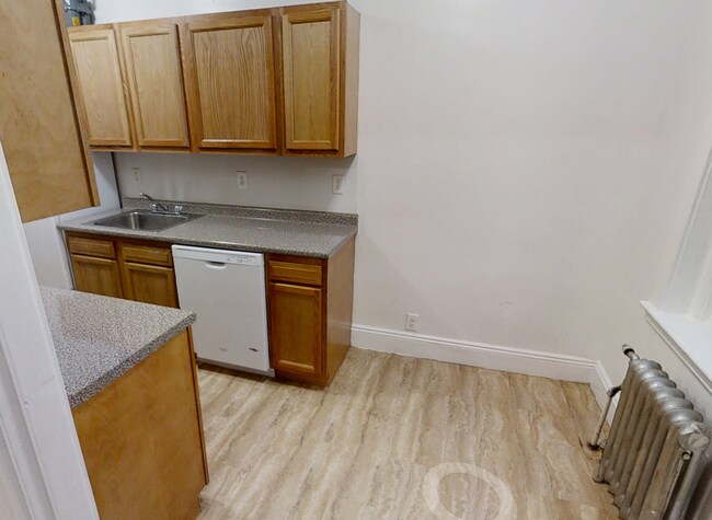 Building Photo - Avl NOW No Fee! Sunny, renovated Studio w/updated kitchen!