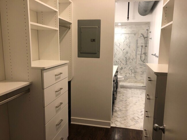 Building Photo - 411 W Ontario St