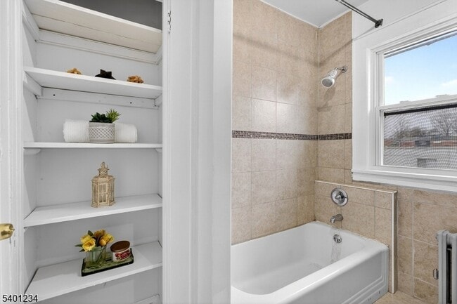 Building Photo - 1442 Highland Ave