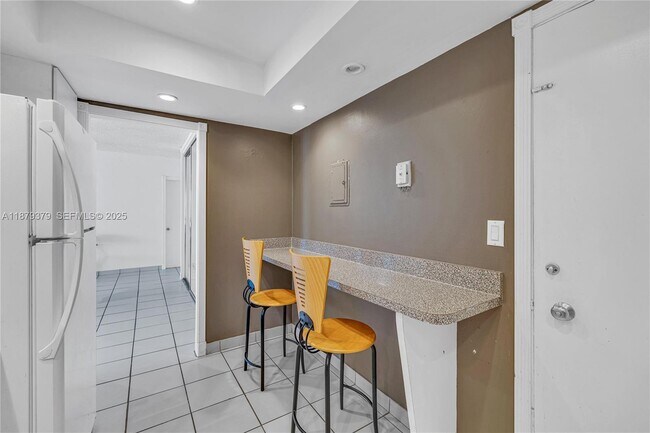 Building Photo - 5005 Collins Ave