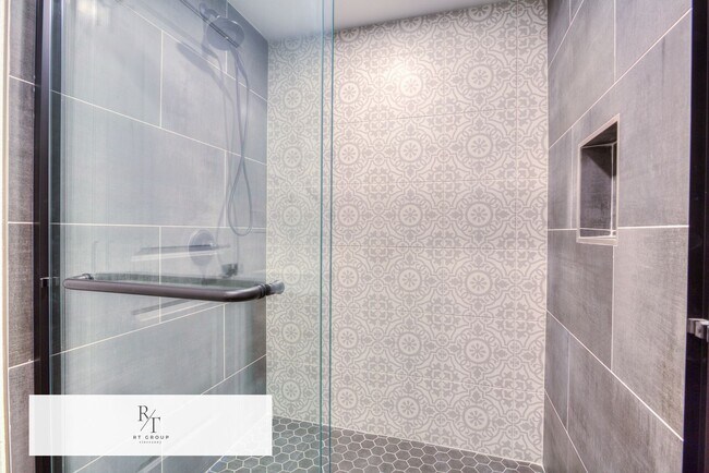 Building Photo - Fully Upgraded Spacious 3-Bedroom Unit in Prime Arcadia Location