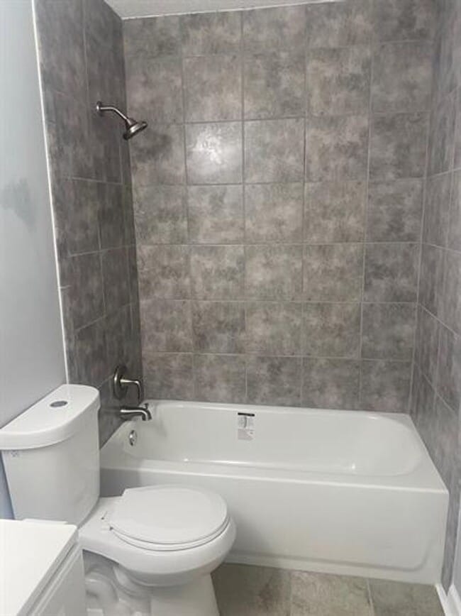 Building Photo - Newly Renovated 3-Bedroom Home - Modern Up...
