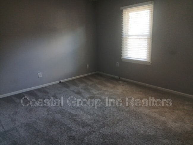 Building Photo - 2449 Reagan Ave