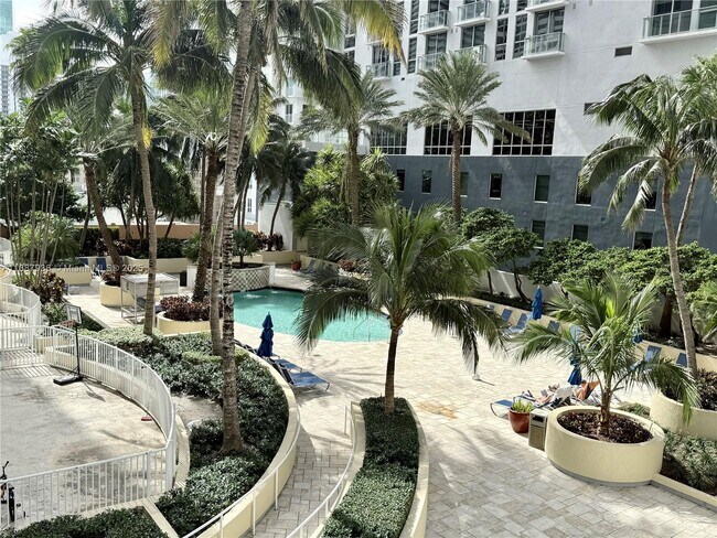 Building Photo - 253 NE 2nd St