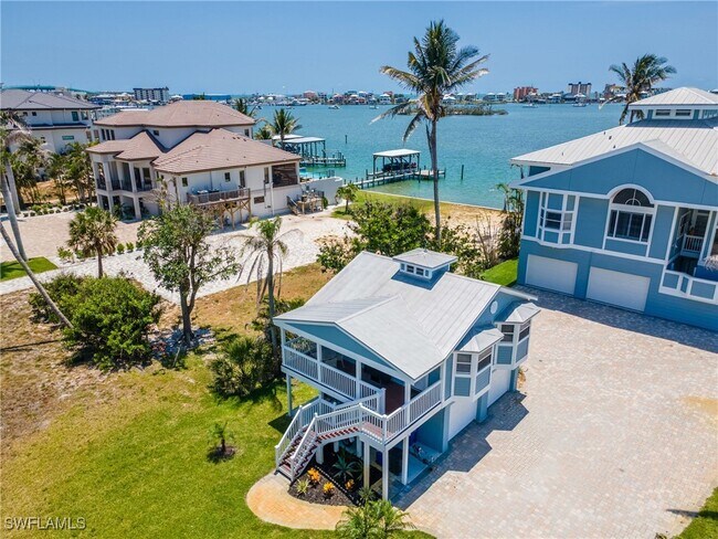 Building Photo - 950 San Carlos Dr