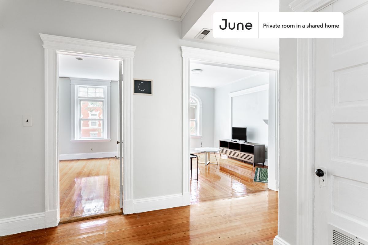 Building Photo - Room in Shared 4 bed/2 bath home