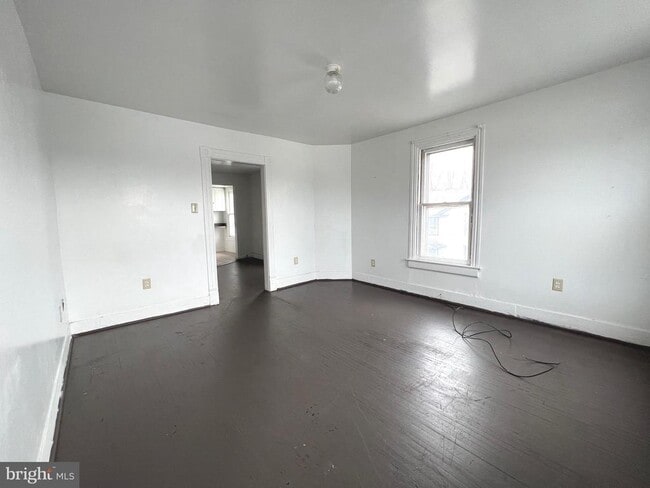 Building Photo - 703 2nd St
