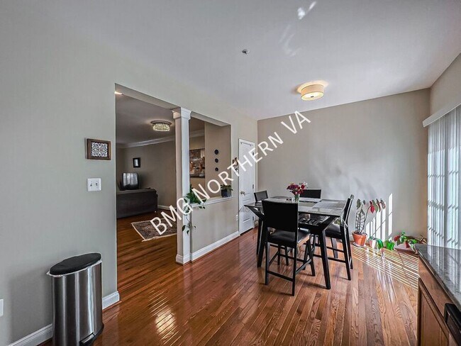 Building Photo - 110 Cahill Dr