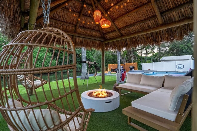 Building Photo - 20140 NE 25th Ct