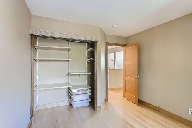 Building Photo - MODERN 2 BED/1.5 BATH IN HEART OF BOULDER!