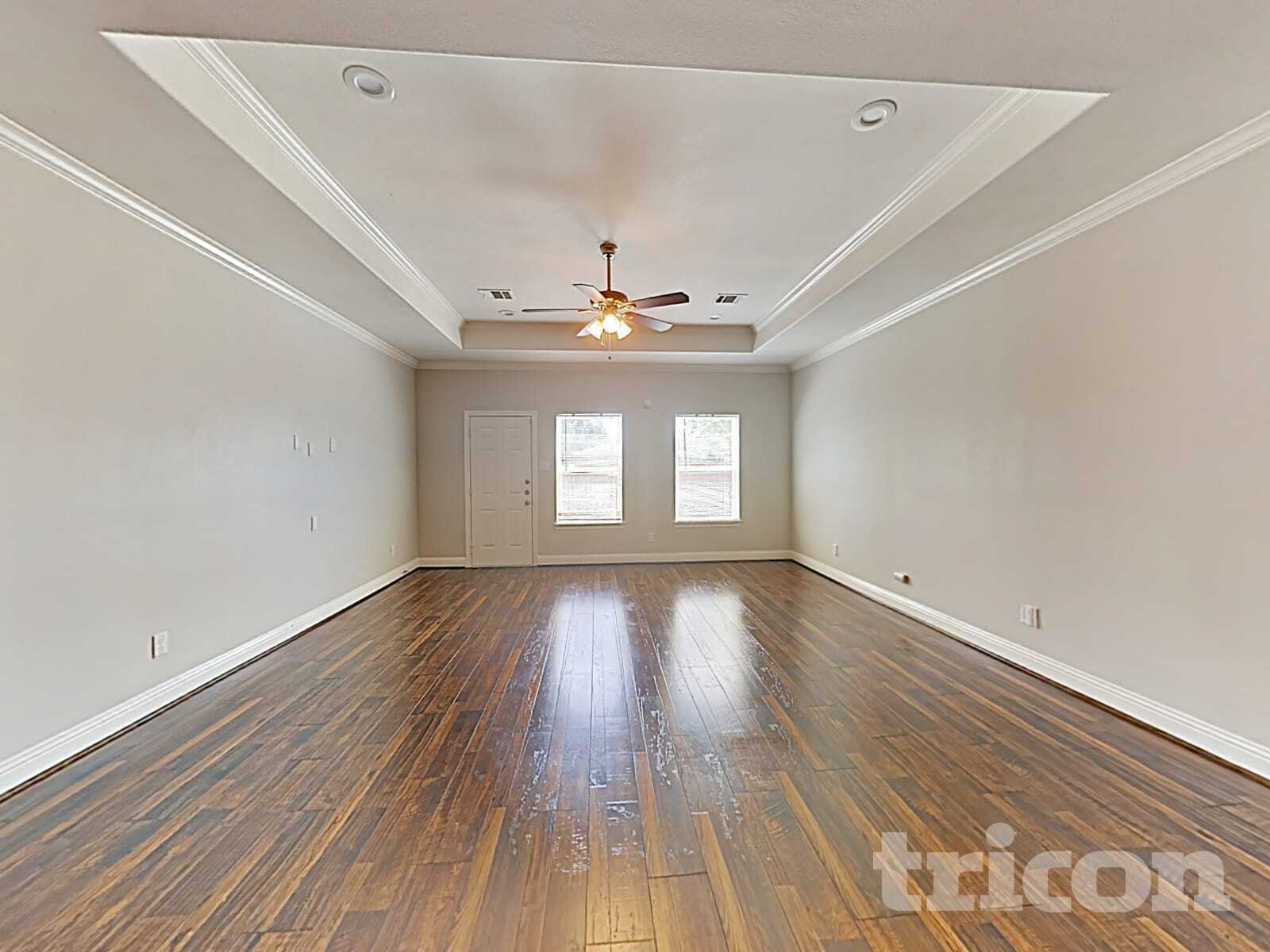 Building Photo - 1002 Woodcrest Dr