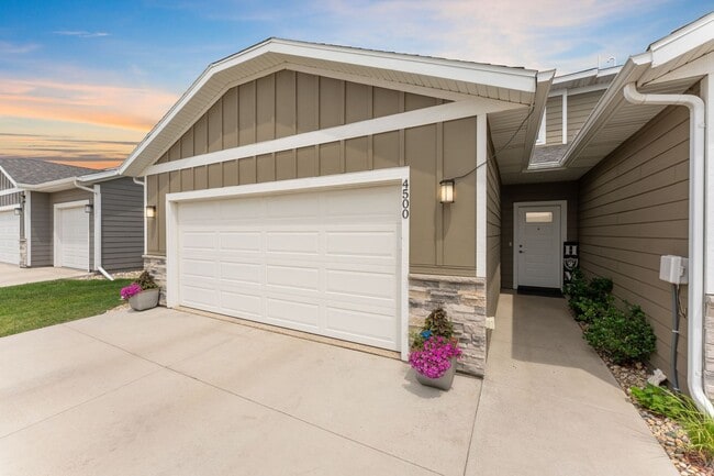 Building Photo - 4500 E Whisper Ridge Pl