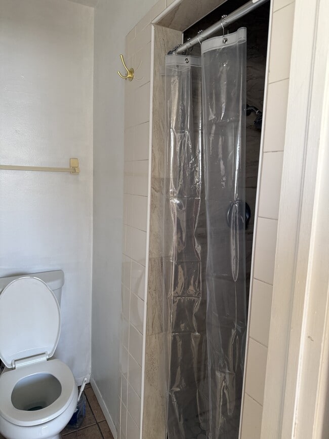 Building Photo - 1029 Lomaland Dr