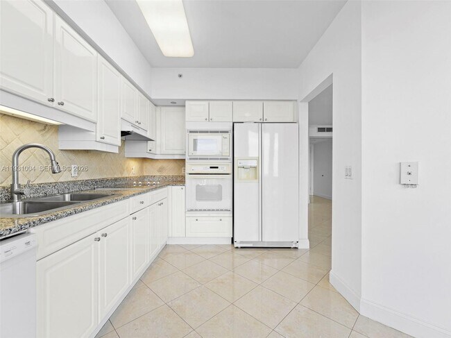 Building Photo - 4779 Collins Ave