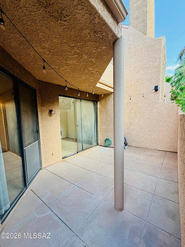 Building Photo - 5675 N Camino Esplendora