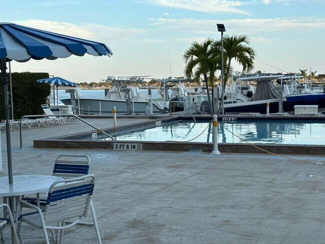 Building Photo - 150 SE 25th Rd