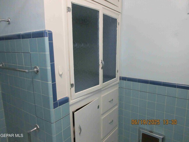 Building Photo - 895 Gato Rd