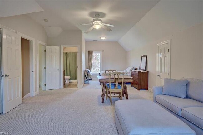 Building Photo - 12325 6 Ponds Ln