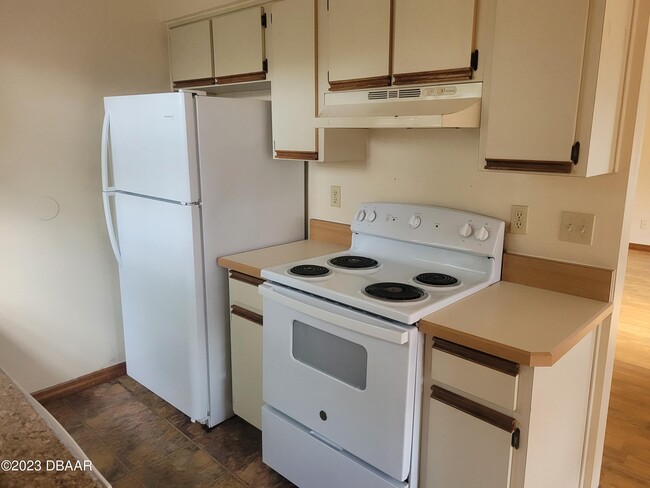 Building Photo - 840 Center Ave