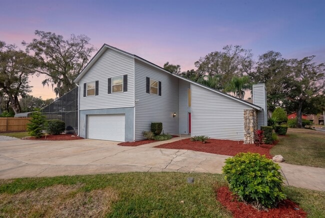 Building Photo - 6 Baywood Dr