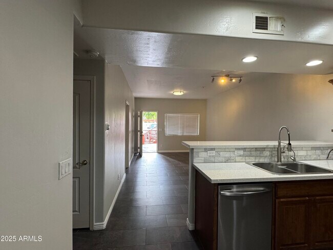 Building Photo - 510 W University Dr