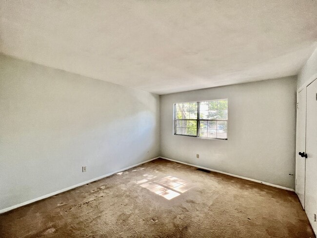 Building Photo - Three-bedroom, two-and-a-half bathrooms in...