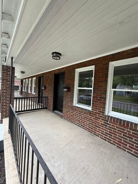 Building Photo - 1827 S Champion Ave