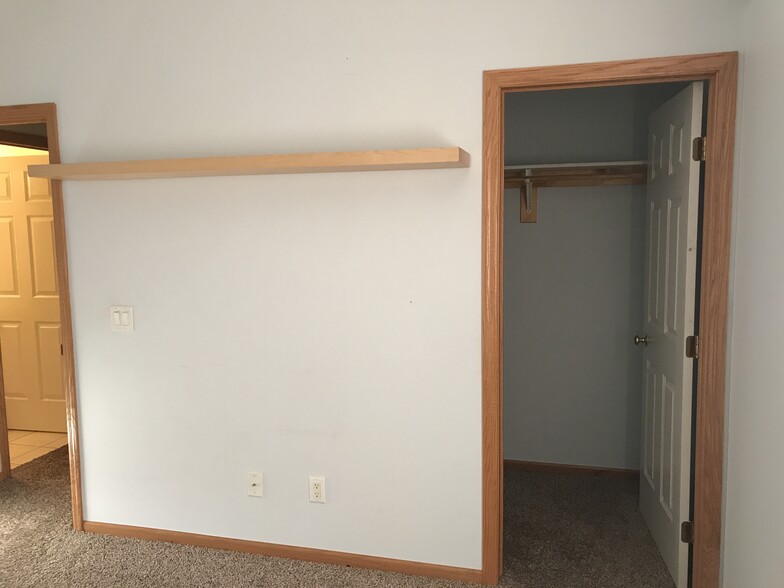 Master Bedroom Walk In Closet - 1051 Tamarack Way