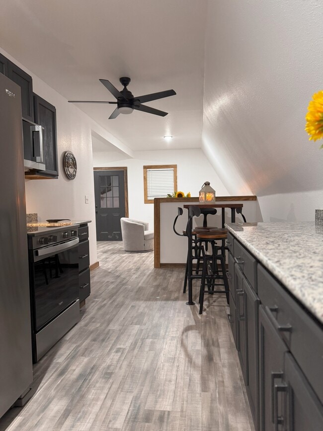 Building Photo - 303 S Cable Rd