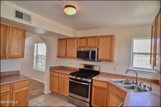 Building Photo - 4613 Robert Holt Dr