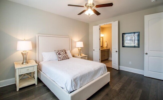 Building Photo - 3BD/3BA FOR RENT IN THE RESERVE