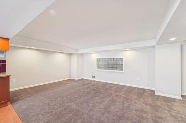 Building Photo - 1 bedroom in Seattle WA 98103