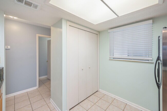 Building Photo - 28 Court Dr