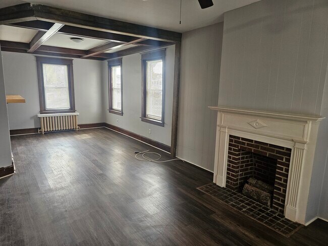 Building Photo - 605 W 25th St