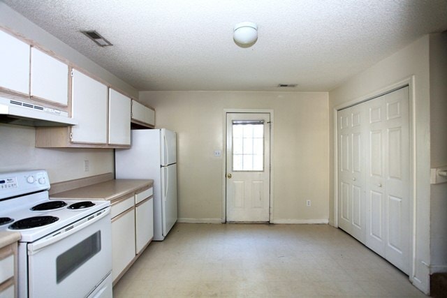 Building Photo - Close to area splash pad and parks