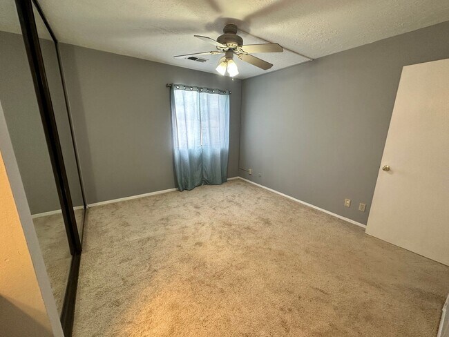 Building Photo - 3 Bedroom 2 Bathroom New flooring