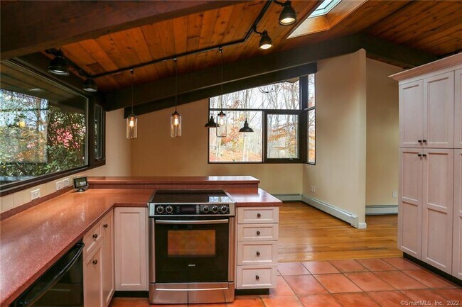 Building Photo - 361 Mill Rd