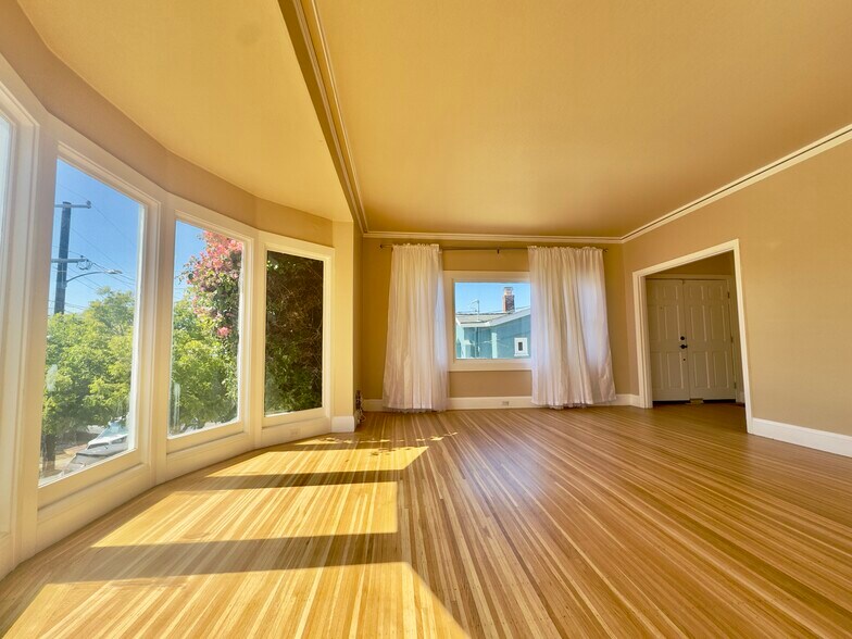 Building Photo - 2615 Maxwell Ave