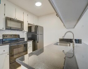 Building Photo - 2500 Florida Ln