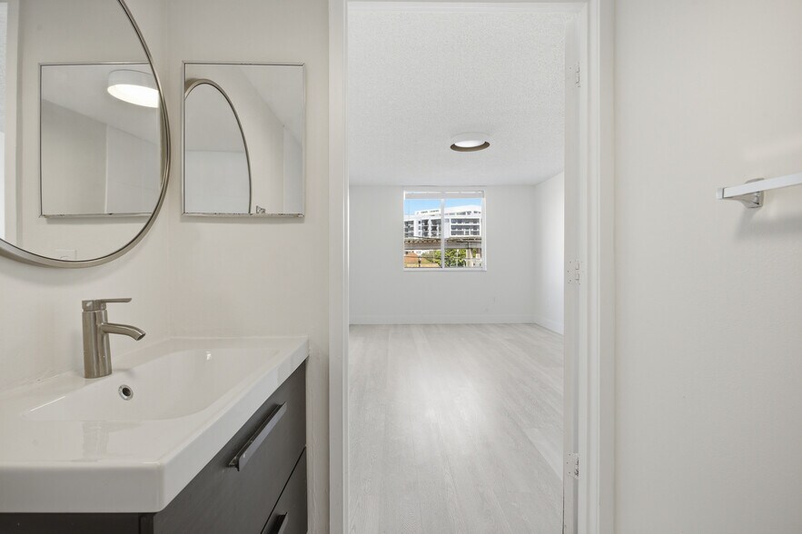 Building Photo - 1010 NW 11th St