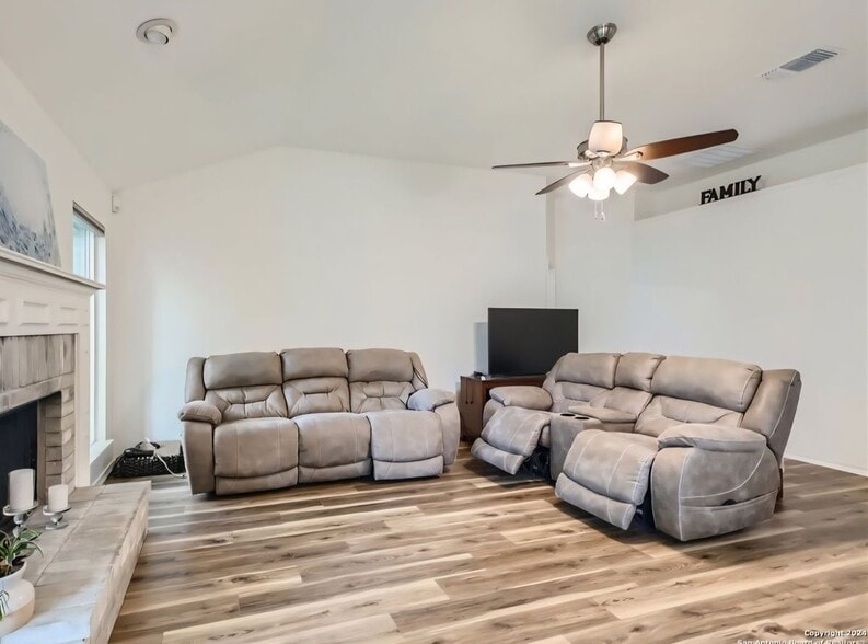 Building Photo - 2723 Montebello