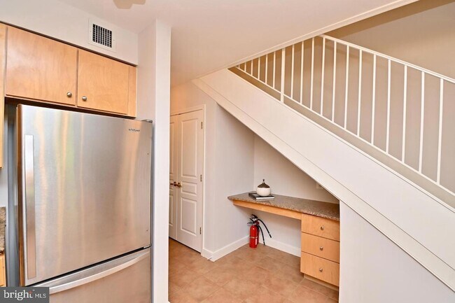 Building Photo - 616 E Street NW Unit 449