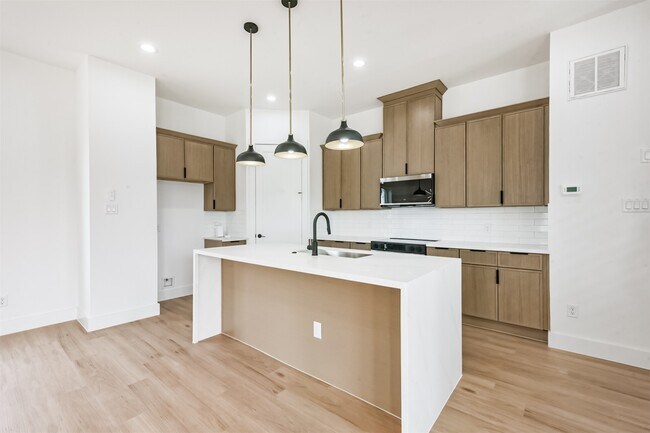 Building Photo - 3810 Ennis St