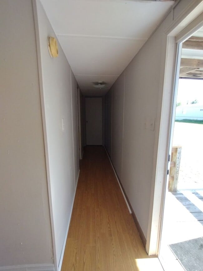 Building Photo - 3 Bedroom/2 Bath home on large fenced lot